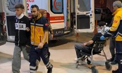 Ne baktın kavgası: 2 kişiyi silahla dövdü