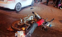 Hatay'da otomobille çarpışan motosikletteki 2 kişi yaralandı
