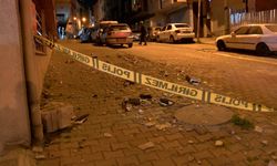 İstanbul'da şiddetli rüzgar: Binanın dış cephesi koptu