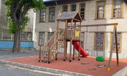 Üsküdar'da tarihi anaokulu depremde hasar gördü: öğrenciler tahliye edildi