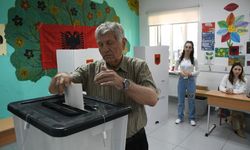 Arnavutluk'ta seçimde oy kullanma işlemi sona erdi