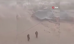 Gazze’yi kum fırtınası vurdu: Çadırlar uçtu!