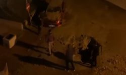 Aksaray'da tazyikli su asfaltı patlattı: İki araçta hasar gördü