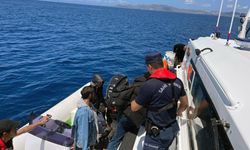 Muğla'da Yunanistan'ın geri ittiği 10'u çocuk 33 düzensiz göçmen kurtarıldı