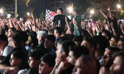 Elazığ'da nefesler tutuldu: Taraftarlar Elazığspor maçı için dev ekran başına geçti
