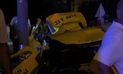 Mersin’de feci kaza: Ticari taksideki 2 kişi hayatını kaybetti