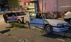 Polisin "dur" ihtarına uymayıp kaçan sürücü kaza yaptı