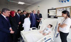 Cumhurbaşkanı Erdoğan, açılışını yaptığı hastanedeki hastaları ziyaret etti