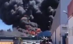 İspanya'da kimyasal madde deposunda büyük yangın