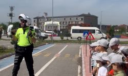 Düzce'de trafik polislerinden miniklere sevgi dolu eğitim