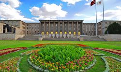 Meclis Önünde Silah Sesleri Paniğe Neden Oldu