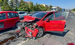 Uşak'ta 4 otomobilin karıştığı trafik kazasında 7 kişi yaralandı