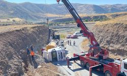 Adıyaman’da Hafriyat Yüklü Kamyon Devrildi