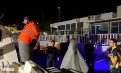 Karaburun’da Tekne Faciası! 3 Kişi Denizin Ortasında Ölümle Burun Buruna