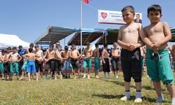 Erzurum Ovası'nda renkli güreş şöleni: 210 sporcu kıyasıya mücadele etti