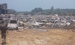 Yunanistan’da büyük yangın: Yüzlerce araç kül oldu!