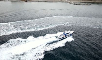 Kurbağa adamlar ve deniz polisleri, kaçakçılığa göz açtırmıyor