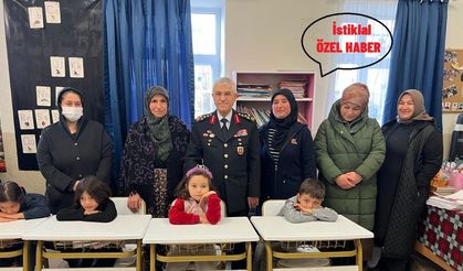 Jandarma Genel Komutanı Orgeneral Arif Çetin öğrencilerin karne sevincine ortak oldu