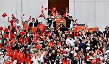 TBMM'de 23 Nisan coşkusu! "Gelecek nesillere daha güzel bir Türkiye bırakmak Türk evladının görevi"