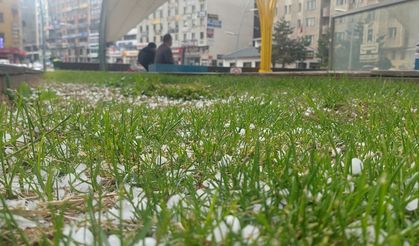 Erzurum’da dolu yağışı hayatı felç etti