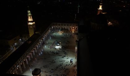 Baas rejiminin yıkılmasının ardından Şam'daki Emevi Camisi'nde ilk teravih namazı kılındı