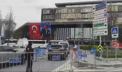 Kayyum olarak atanan Cevdet Ertürkmen Şişli Belediyesi'ne geldi