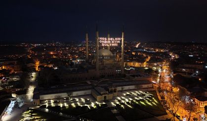 Selimiye Cami'nin mahyası Yunanistan'dan görünüyor