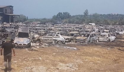 Yunanistan’da büyük yangın: Yüzlerce araç kül oldu!