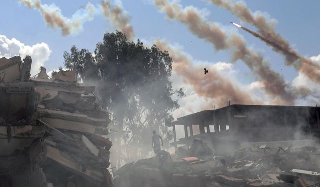 İngiltere, Gazze'de "acil ateşkes" önergesini kabul etti