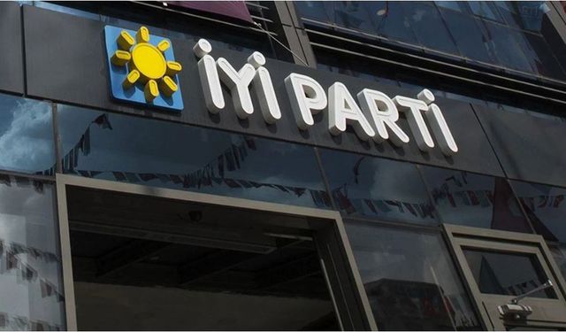 150 İYİ Partili istifa ederek CHP'ye katıldı