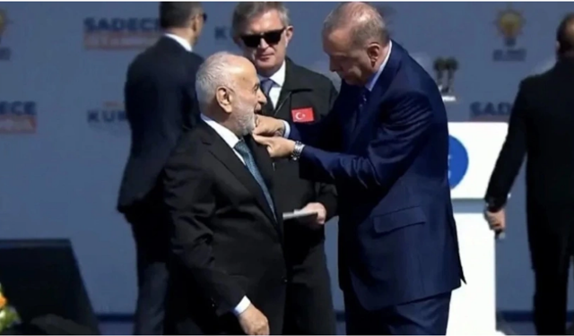 Suat Pamukçu AK Parti'ye katıldı! Cumhurbaşkanı Erdoğan rozeti taktı!