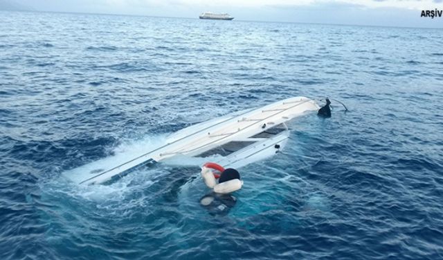 77 kişiyi taşıyan tekne alabora oldu! 16 kişi hayatını kaybetti...