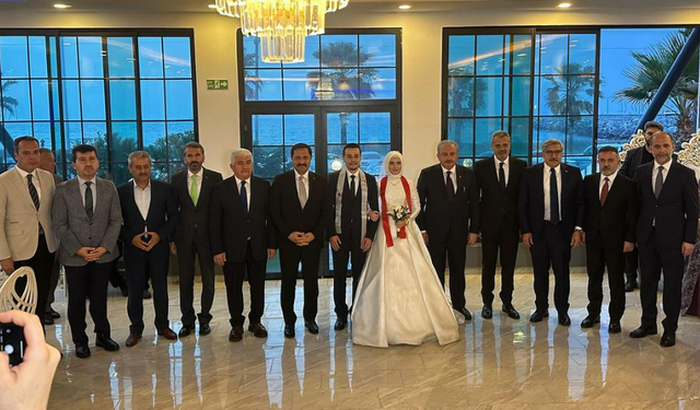 Hatay Büyükşehir Belediye Başkanı Öntürk, eski TBMM Başkanı'nın kızının düğününe katıldı