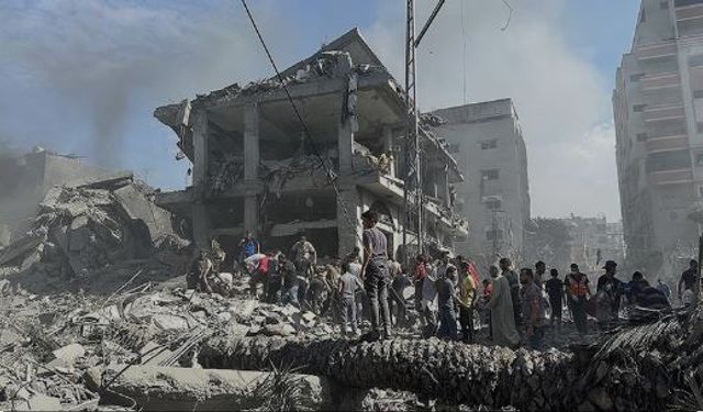 İsrail Gazze'de sivillerin evlerini bombaladı!
