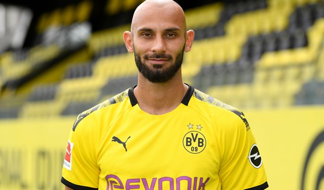 Milli futbolcu Ömer Toprak, futbolu bıraktığını açıkladı