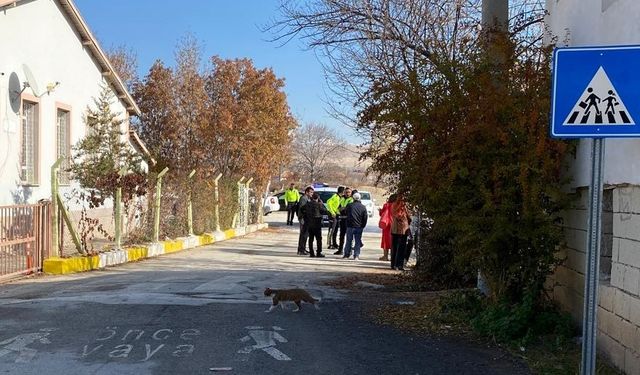 Konya'nın Ereğli ilçesinde otomobilin çarptığı öğrenci yaralandı