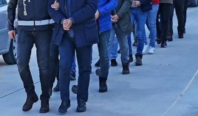 İzmir'de FETÖ operasyonu: 31 şüpheli yakalandı