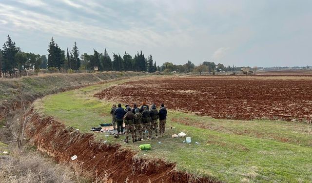 Hama'da muhalifler şükür namazı kıldı