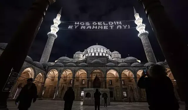 Seyahat eden bir kişi iftar vaktini hangi bölgeye göre belirler?