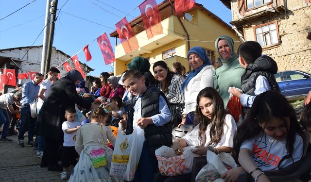 Bilecik'te 6 asırlık "şeker atma" geleneği sürdürülüyor