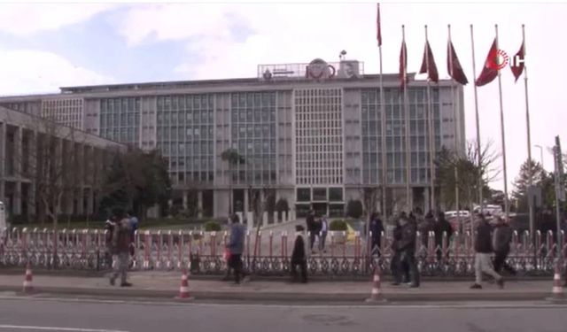 İstanbul Büyükşehir Belediyesi önünde güvenlik önlemi alındı