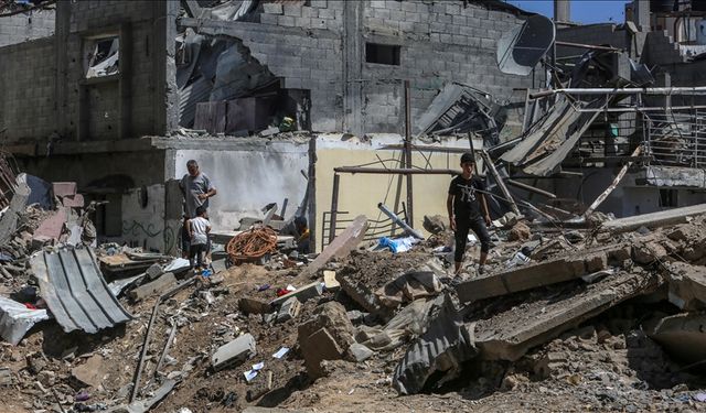 Katil İsrail Gazze'ye saldırdı: 7 kişi öldü