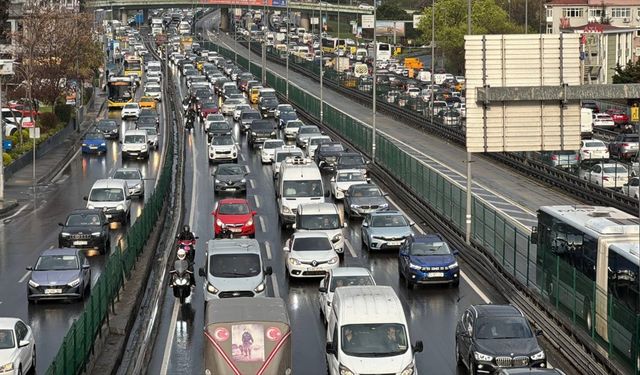 İstanbul'da trafik yoğunluğu bayram tatilinin de etkisiyle yüzde 85'e çıktı