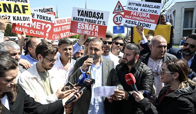 İstanbul'da özel halk otobüsü sahipleri İBB önünde eylem yaptı
