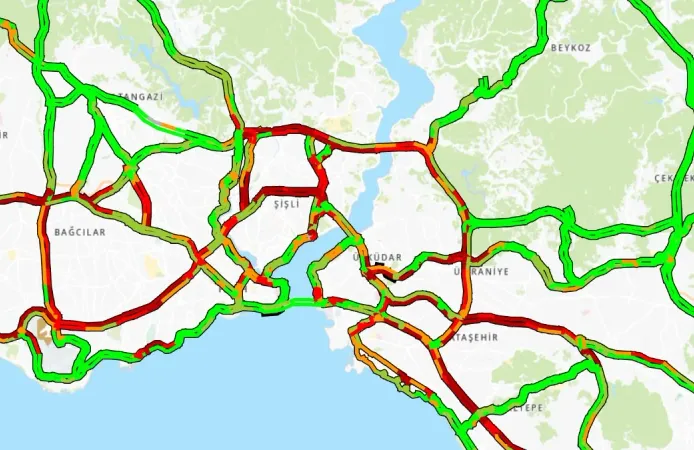 Yağmur sonrası İstanbul trafiği kilitlendi!