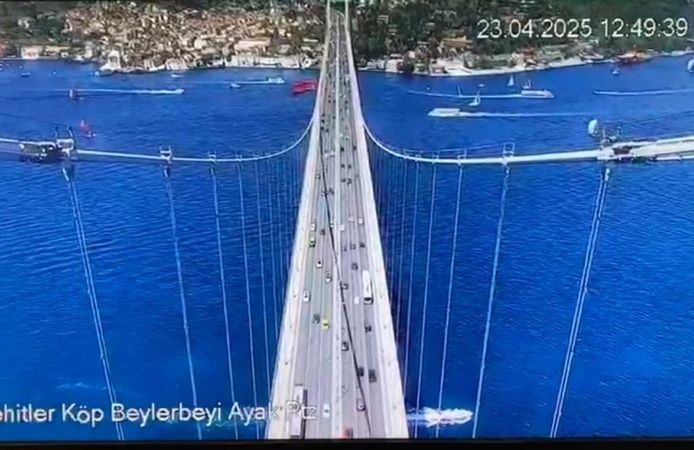 Deprem anı 15 Temmuz Şehitler Köprüsü'nün kamerasına yansıdı