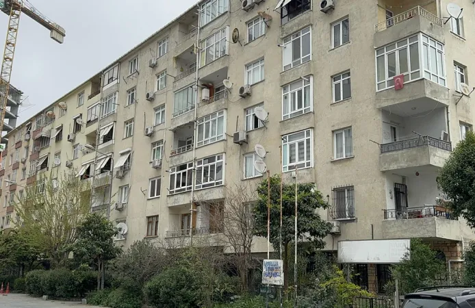 İstanbul'da deprem sonrası mühürlenen 9 bina boşaltıldı