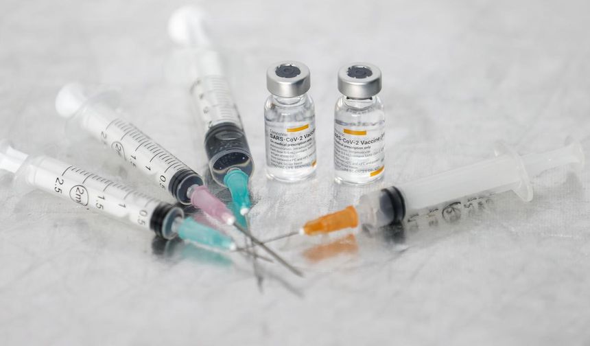 Aşısını erteleyenleri bilgilendirmek için rehber hazırlandı