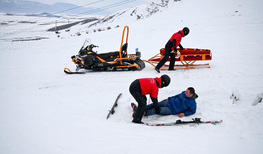 Kayak merkezinin güvenliğini JAK timleri sağlıyor