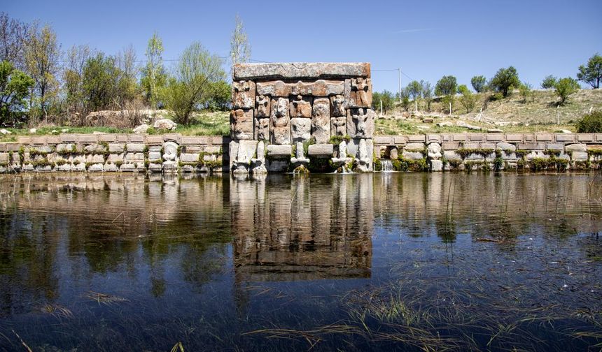 Açık hava tapınağı Eflatunpınar Hitit Su Anıtı
